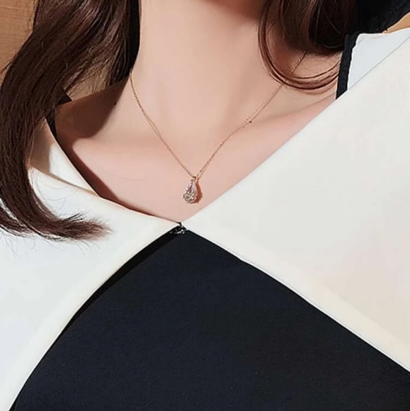 *Buttercup* Pendant Necklace - Picture 4 of 6